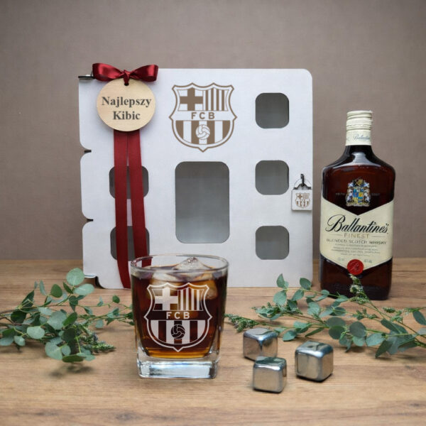 karafka do whisky z grawerem w skrzynce