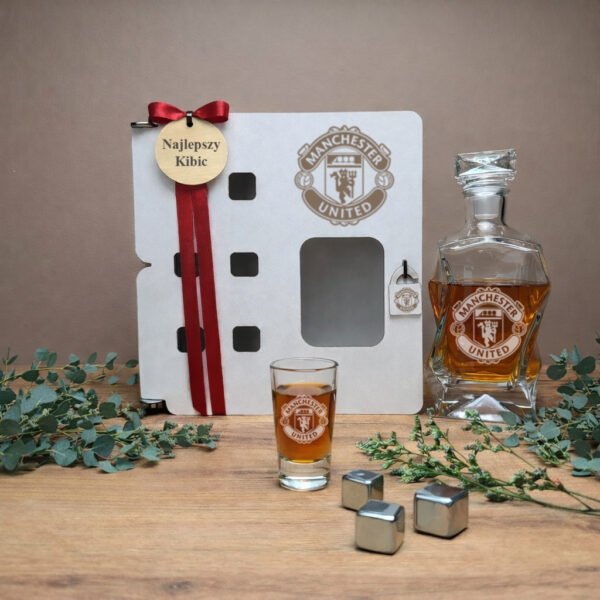 Skrzynka karafka kieliszki karafka z kieliszkami z grawerem